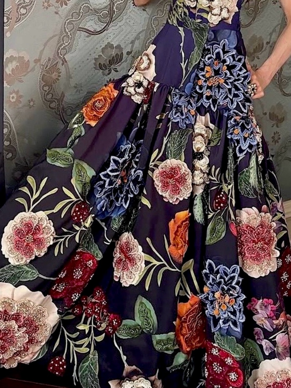 ALICE + OLIVIA MAXINE EMBELLISHED GOWN - Picture 10 of 17